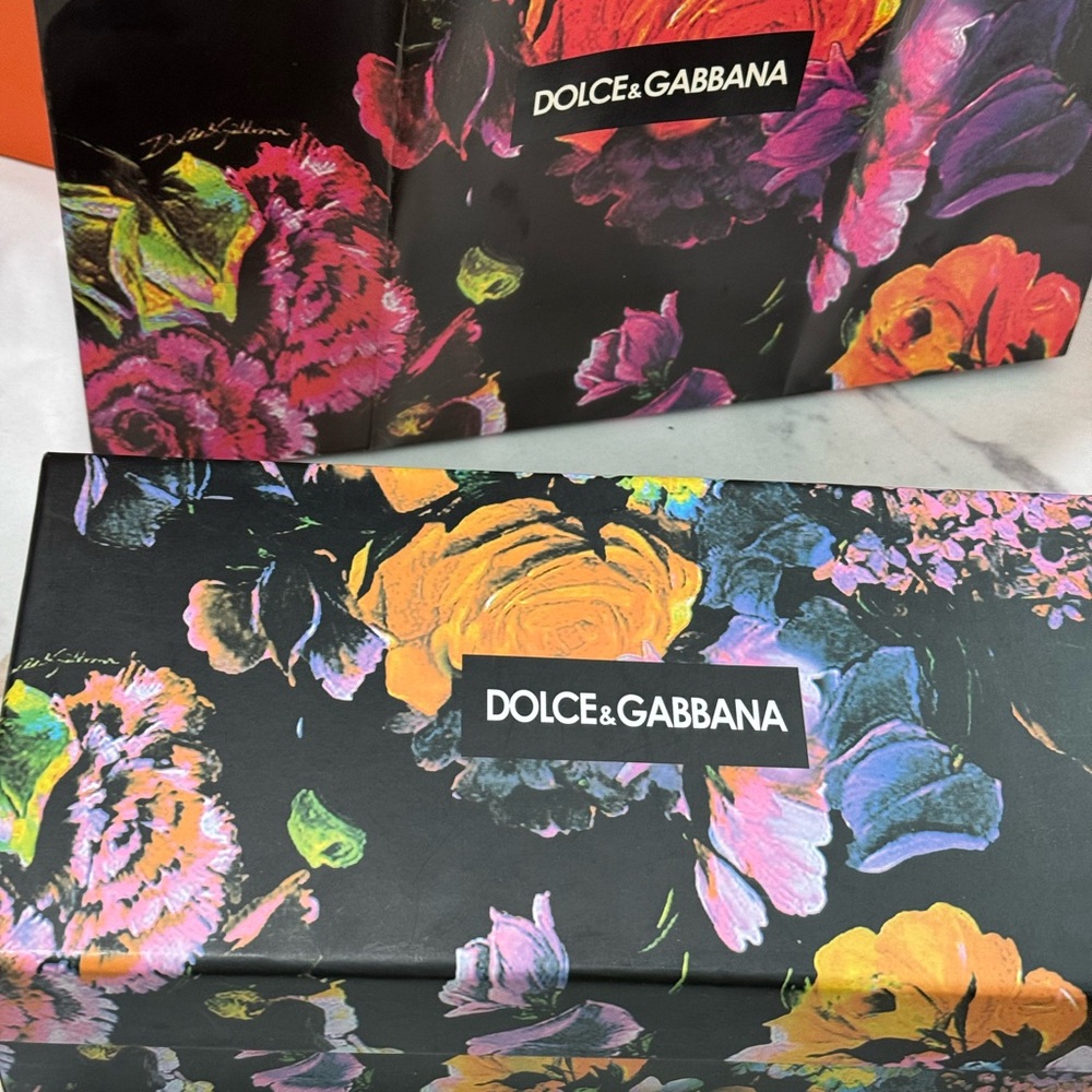 Dolce & Gabbana flats in a size 40 / 9 but fits like a 8 1/2
